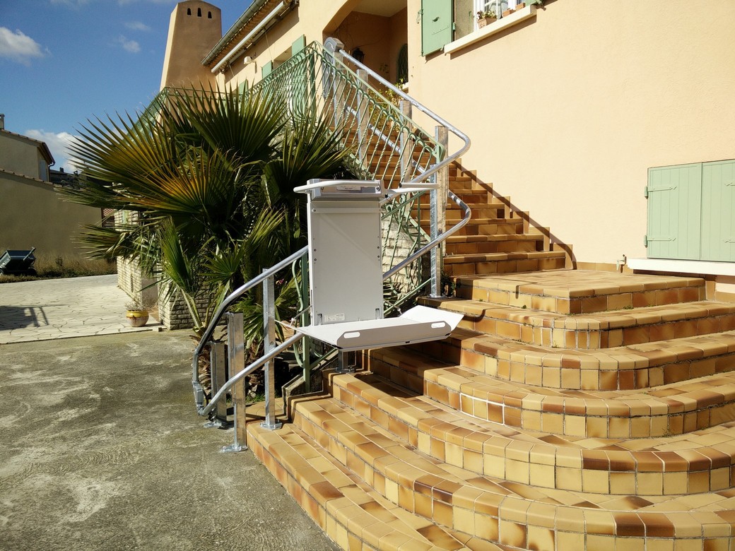 Outdoor Stairlift
