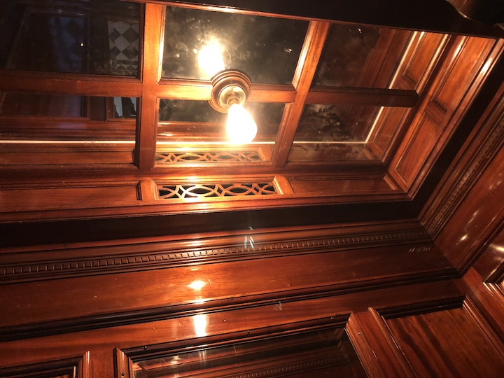Mirrored Lightbox in Antique Lift