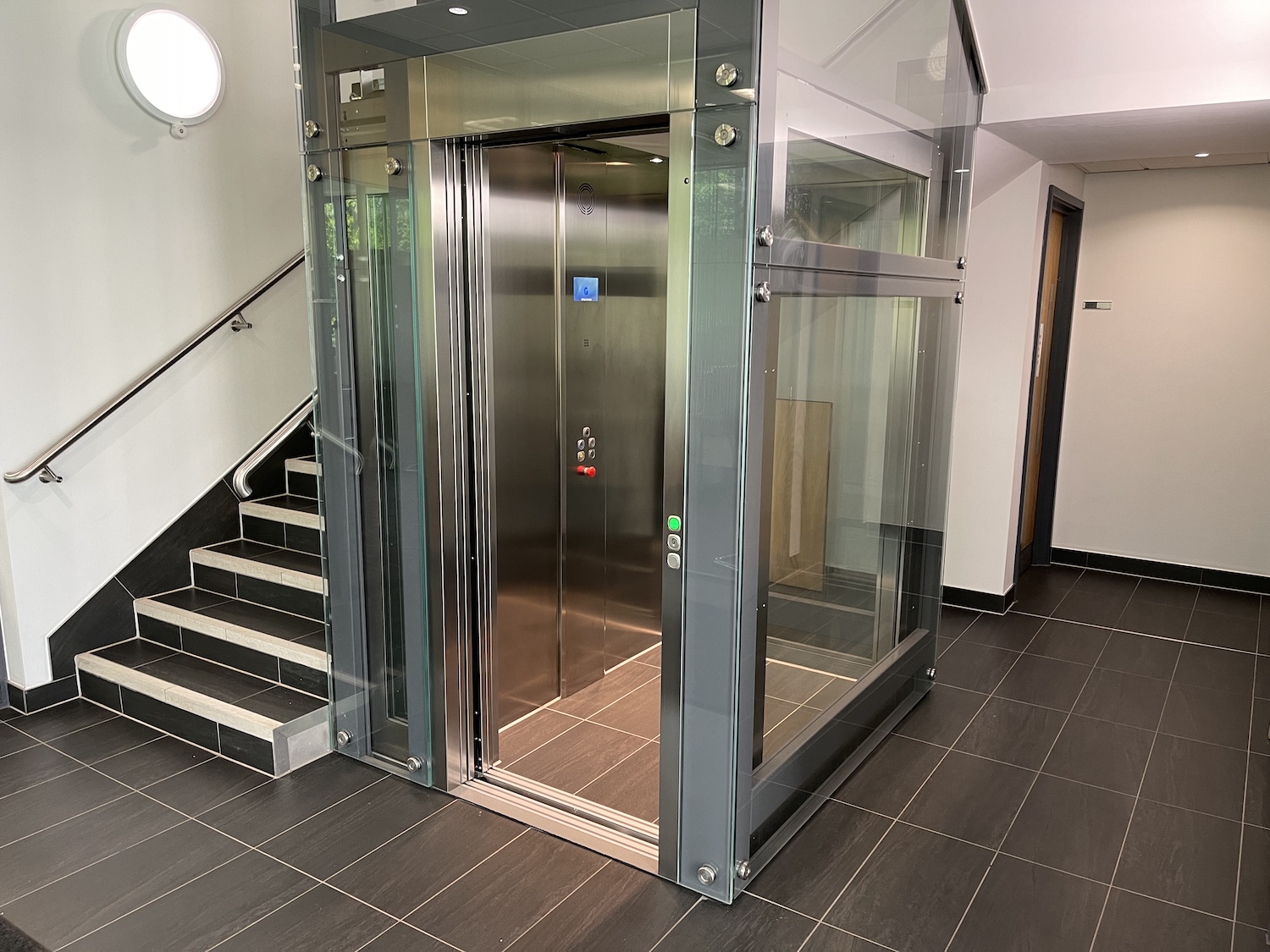 The glass cabin lift features automatic sliding doors